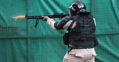 صور.. اشتباكات عنيفة بين قوات الأمن الأرجنتينية وجماهير ريفر بليت