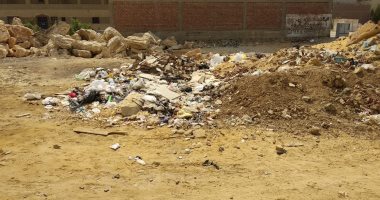 سكان الهضبة الوسطى بالمقطم يستغيثون: مخلفات المبانى والقمامة أصبحت رهيبة