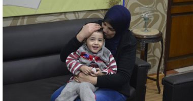 "البيه البواب" يبيع طفلا عبر فيس بوك.. ويعترف: استغللت انشغال والدته عنه