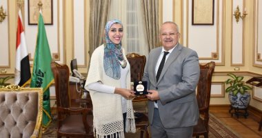 جامعة القاهرة تكرم طالبة لحصولها على المركز الثالث ببطولة العالم للكاراتيه بأسبانيا