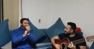 تامر حسنى وحميد الشاعرى يغنون "يا ريتنى نسمة صبا" فى جلسة غنائية