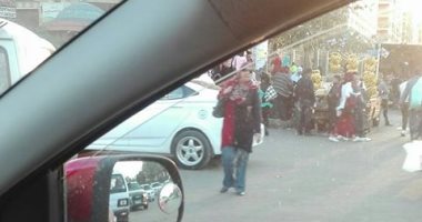 قارئ يشكو انتشار الباعة الجائلين بمنطقة الحصرى فى 6 أكتوبر