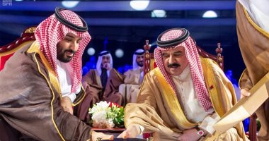 ملك البحرين وولى العهد السعودى يدشنان خط أنابيب نفط جديد بطول 100 كم