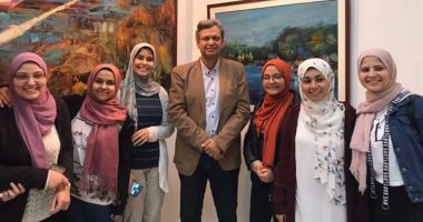 صور.. افتتاح معرض "هنا وهناك" للفنان طاهر عبد العظيم برعاية وزيرة الثقافة