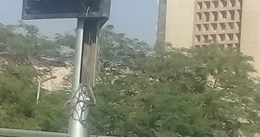قارئ يشكو وجود أعمدة إنارة أسلاكها متهالكة على كوبرى 15 مايو