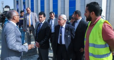 وزير الرياضة يتفقد المشاريع الجديدة بالمركز الأولمبى فى المعادى