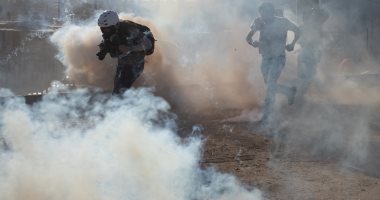 صور.. مهاجرو أمريكا الوسطى يواجهون الغاز المسيل للدموع بعد إغلاق حدود المكسيك