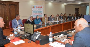 محافظ مطروح يبحث مع مدير جهاز المشروعات الصغيرة توفير مزيد من فرص العمل