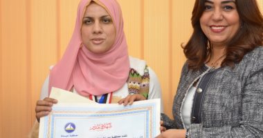 محافظ دمياط تكرم بطلتى العالم فى رفع الأثقال للمكفوفين
