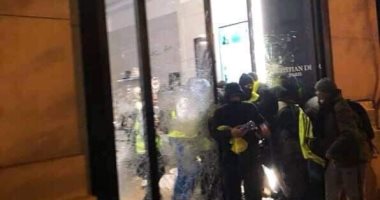 فيديو.. فرنسا تكتوى بنيران "السترات الصفراء".. وأعمال السلب والنهب تتزايد