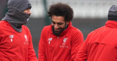 محمد صلاح وزملاؤه يستعدون لمباراة باريس فى برد قارس.. صور