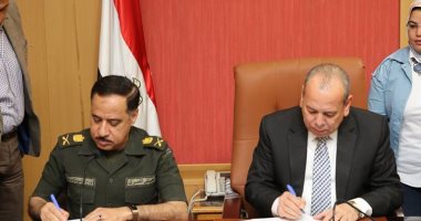 محافظ كفرالشيخ ينهى معوقات توصيل المرافق لمصنع فصل الرمال السوداء 
