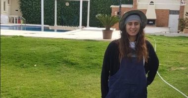 شوف نور الشربينى بتعمل إيه فى حديقة منزل أسرتها.. صور
