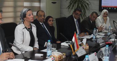 وزراء البيئة والتنمية المحلية والنقل فى مائدة مستديرة مع بعثة البنك الدولى