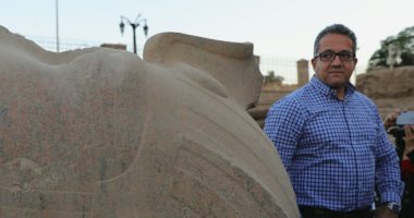 بدء أعمال ترميم وتجميع آخر تمثال للملك رمسيس الثانى بمعبد الأقصر