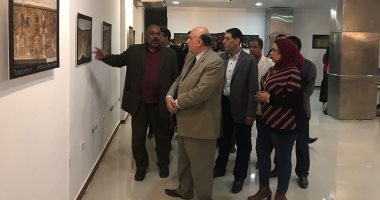 صور.. مصور سويسرى ينظم معرضا لصور وادى الملوك بمكتبة مصر العامة بالأقصر