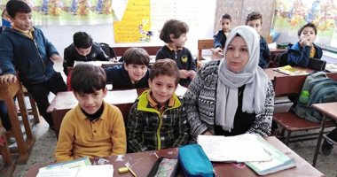صور.. مدرسة بشمال سيناء تنظم يوم دراسى بحضور "جد وجدات" الطلبة