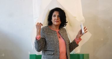 رئيسة جورجيا تعفو عن اثنين من قيادات المعارضة