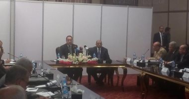 رئيس الوزراء لـ"المحافظين": "فين فلوس تقنين أراضى الدولة" 