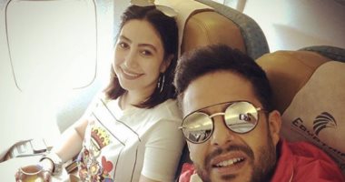 "زعلانين من بعض ولا إيه؟".. حماقى يصالح "بوسى" بصورة فى الطيارة