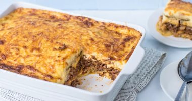 خطوة بخطوة.. طريقة عمل المسقعة من المطبخ اليونانى