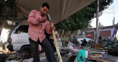 صورة اليوم.. الجندى المجهول خلف صناعة الفأس
