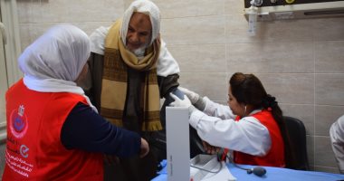 عجوز بحملة 100مليون صحة بالأقصر: حضرت 4رؤساء محدش اهتم بينا زي السيسي