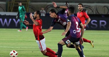 فيديو وصور.. تأخر انطلاق مواجهة الأهلى وبتروجت فى الدوري العام بسبب الزي 