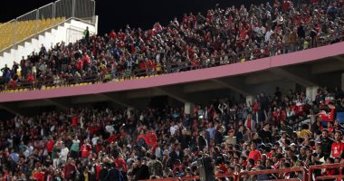 صور ..جماهير الاهلى تطالب اللاعبين بالدورى وتحيه خاصة لـ"الحاوى"