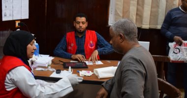 صور.. مدير مستشفى الأقصر العام: توافد كبير للأهالى للفحص بمبادرة الرئيس