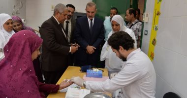 صور.. إزالة المطبات ورصف طرق محطات العائلة المقدسة بدير درنكة ودير المحرق بأسيوط