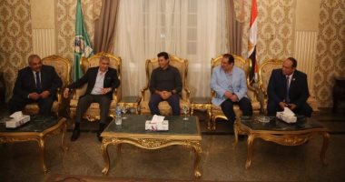 وزير الشباب والرياضة يصل محافظة المنيا لتفقد المنشآت الرياضية.. صور