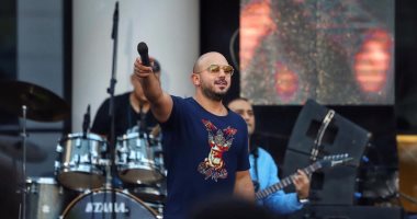 صور.. محمود العسيلى يحيى حفل welcome party للطلبة