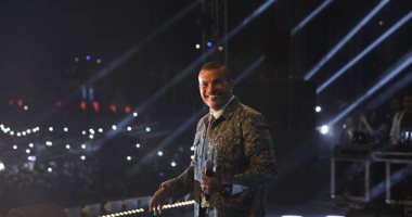 عمرو دياب يحتفل مع نجوم الزمالك بـ" السوبر ".. والفرحة مستمرة بفندق الملكى
