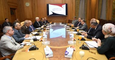 العصار يبحث مع وزير الصناعة مجالات توطين التكنولوجيا فى مصانع الوزارة
