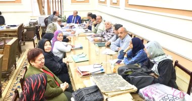  وزير الزراعة يتلقى تقريرا من لجنة مراجعة ملفات شئون مديريات الإصلاح الزراعى