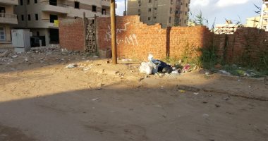 قارئة تشكو تراكم المخلفات بأخر مصطفى النحاس وغياب جامعى القمامة