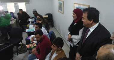 صور.. وزير التعليم العالى يفتتح مقر الإدارة المركزية للوافدين
