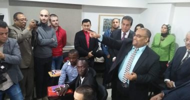 وزير التعليم العالى يعلن خطة لاجتذاب الوافدين ووحدة رعاية صحية لهم