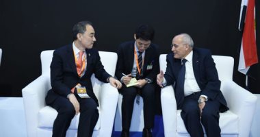العصار يستقبل وزير احتياجات الدفاع لكوريا الجنوبية على هامش معرضً ايديكس