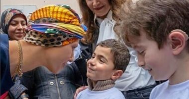 فى اليوم العالمى لذوى الاحتياجات الخاصة.. كيف تضامنت أسماء الأسد مع أطفال زراعة الحلزون؟