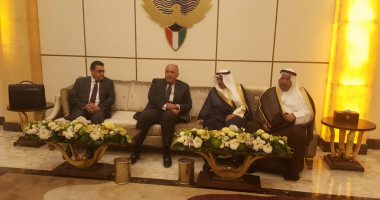 سامح شكرى يصل الكويت للمشاركة بالدورة الـ12 للجنة المصرية الكويتية المشتركة