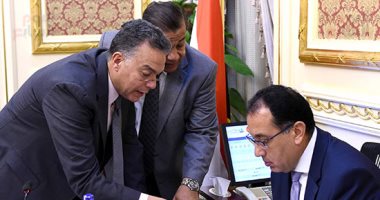 رئيس الوزراء يستعرض الموقف التنفيذى لمشروعات محاور النيل المختلفة