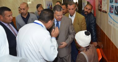 محافظ بنى سويف يطمئن على الحالة الصحية لـ26 مصابًا فى حادث تصادم