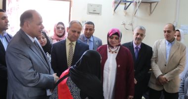 محافظ الفيوم يتابع أعمال حملة مسح فيروس "c" لطلاب الثانوى