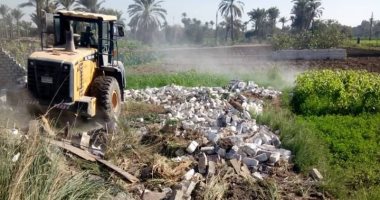 فيديو.. إزالة 30 حالة تعدٍ على أرض زراعية بقرية العدوة بالفيوم