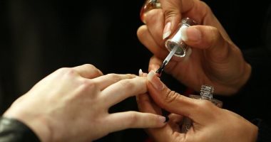 تأثير مدمر للعطور والمانيكير وغسول الجسم على الأطفال الإناث.. تعرف عليه