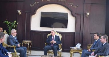 محافظ البحر الأحمر يلتقى ببمثلى كبرى شركات صناعة السفن الروسية 