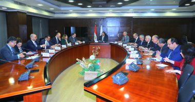 وزير النقل يلتقى وفد البنك الأوربى لإعادة الأعمار والتنمية