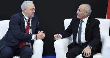 العصار يستقبل الرئيس التنفيذى لشركة AM general الأمريكية لبحث التعاون المشترك